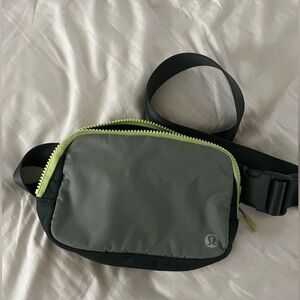 Lululemon belt bag- SOLD OUT COLOR